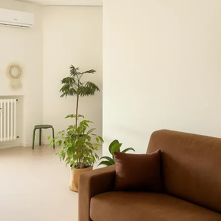Lario Apartment *