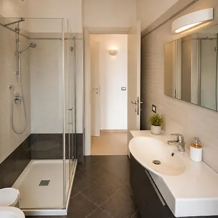 Victoria Apartments - Lario Apartment